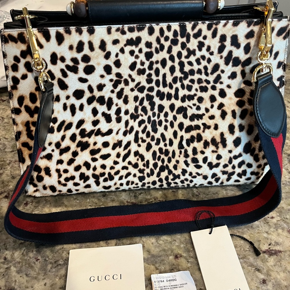 Authentic Gucci bag with Bamboo top handle. 453764 D4HDG